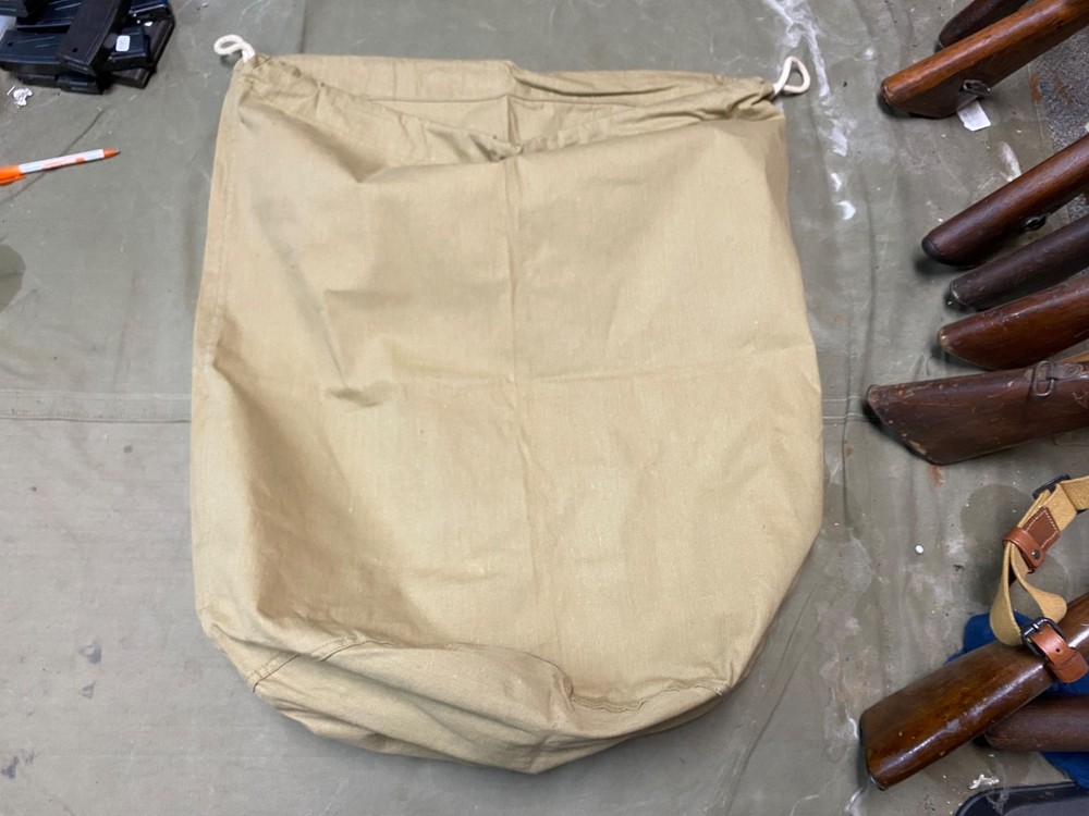 ORIGINAL WWII US ARMY INFANTRY BARRACKS LAUNDRY CARRY BAG- KHAKI,
