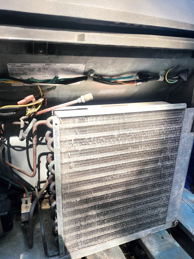 Manitowoc Undercounter Ice Maker Cube Machine Bin - 280 Pounds - QD0272A