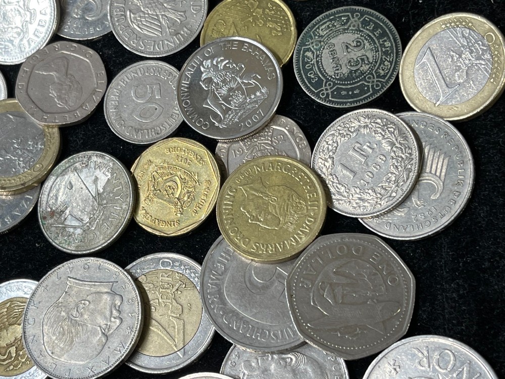 Assorted World Foreign Exchangable Coins Lot 091025