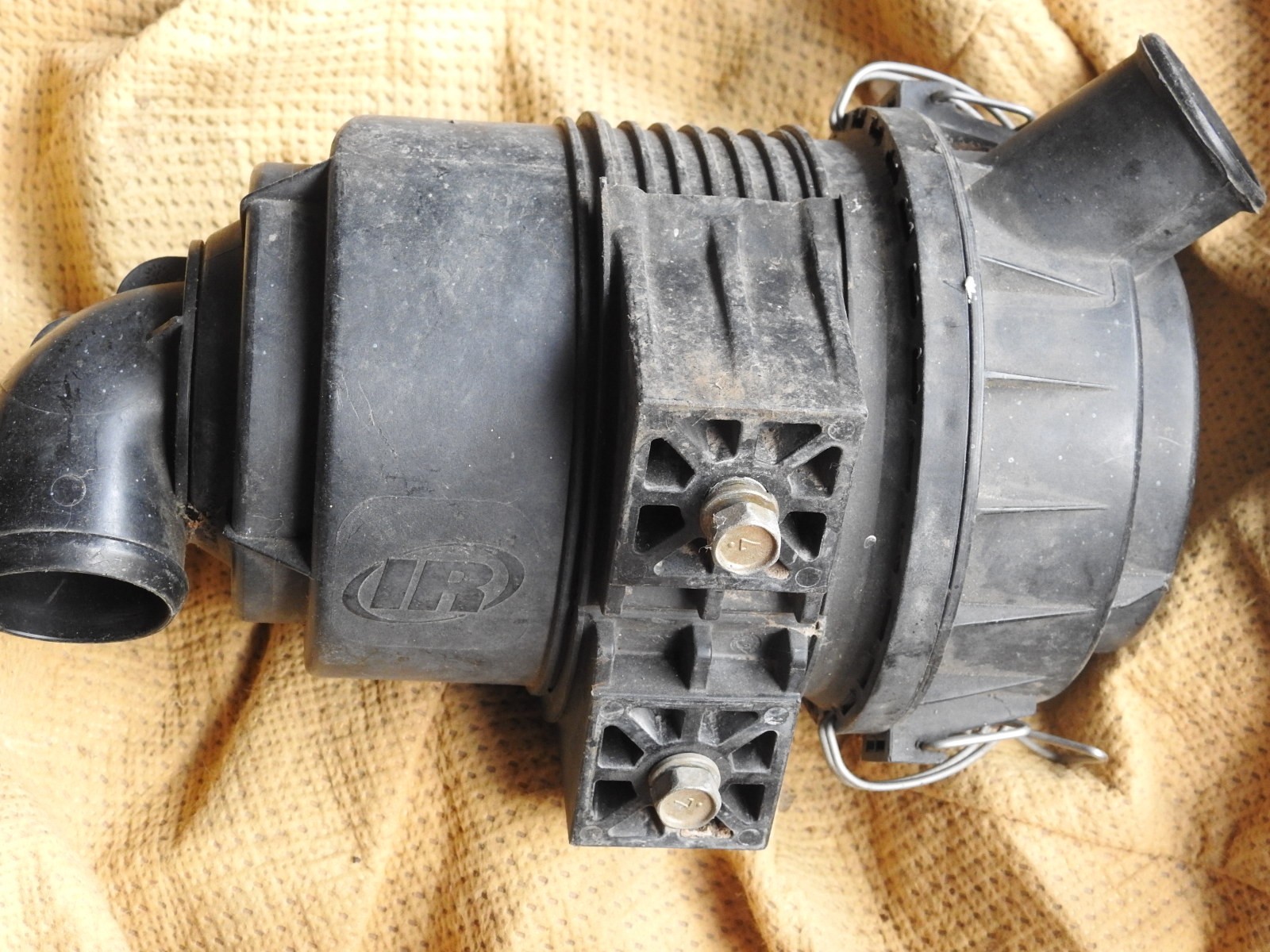 Kubota D905 Air Filter / Cleaner Housing IR Ingersoll Rand