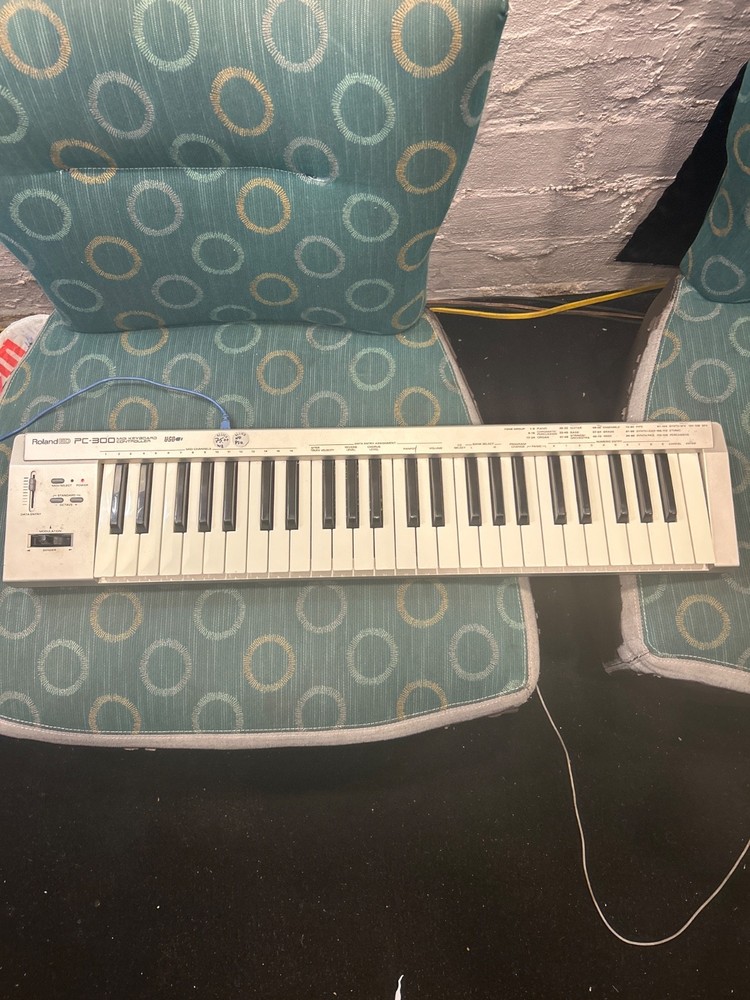 Roland PC 300 MIDI Controller works on PC