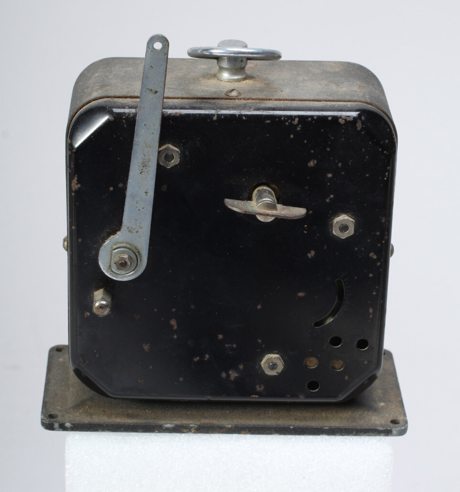 VINTAGE INGERSOLL MASS. PRECISION MECHANICAL CLOCKWORK INTERVAL TIMER NEEDS CLA