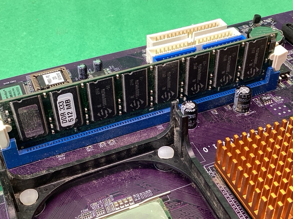 PM800-M2 Motherboard + Intel Pentium 4 Processor CPU + RAM - UNTESTED