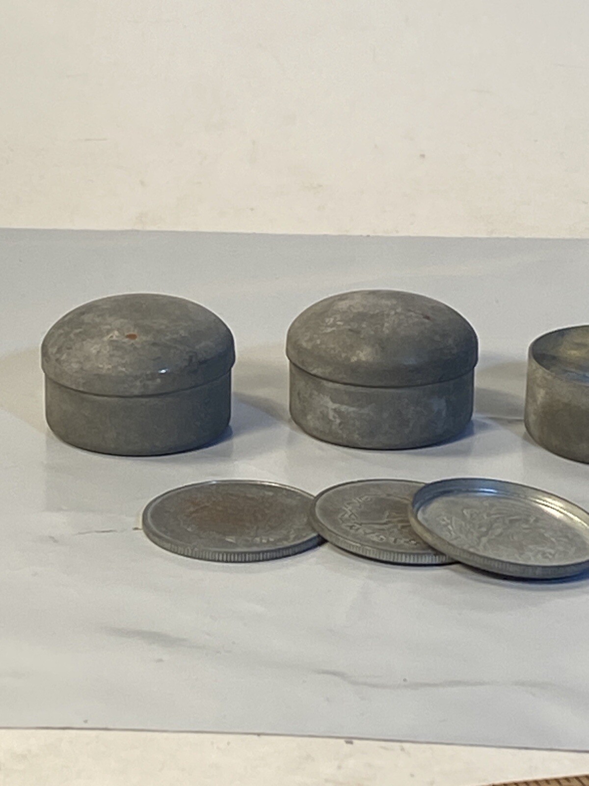 Magic Mysto Dancing Devil Magician - 30mm 2 Tokens 1 Hollow Shell 3 Tins W/Lids