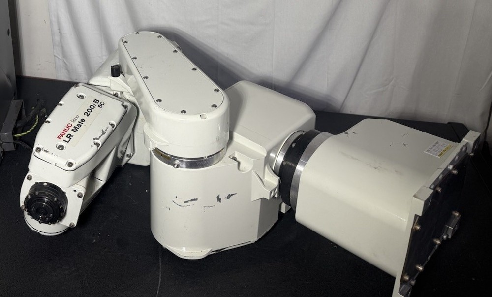 Fanuc LR Mate 200IB 5C With J3IB Mate Controller Untested