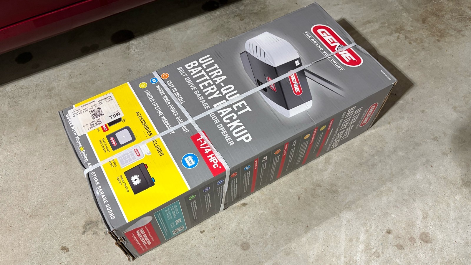 New Genie 1-1/4 HPc Belt Drive Garage Door Opener with Battery Backup 38959Y