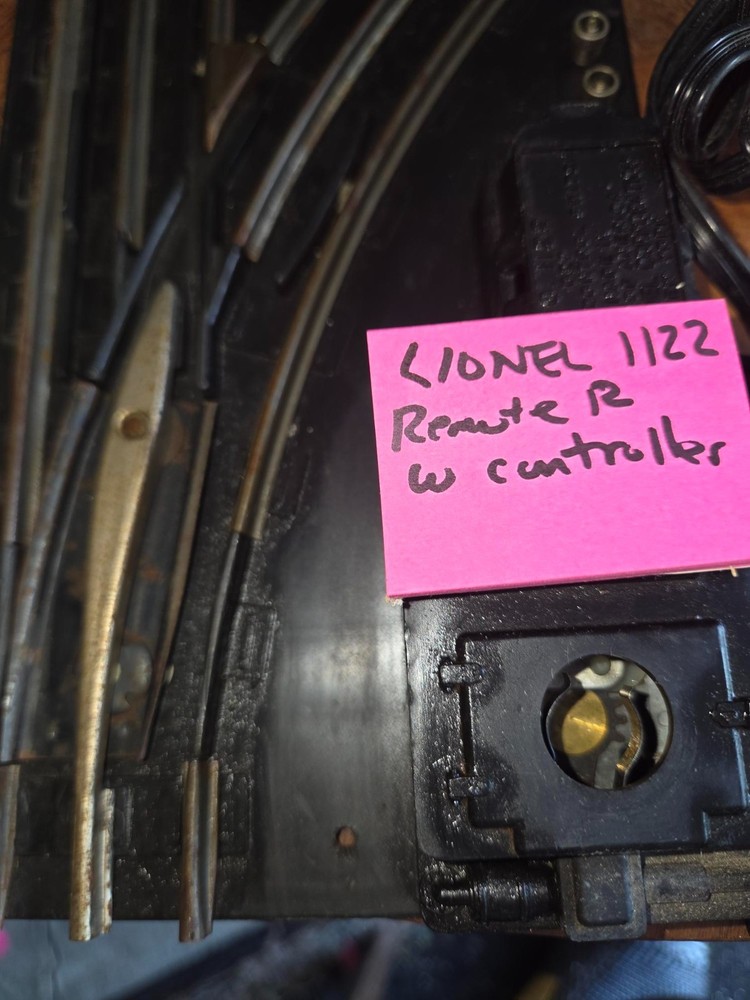 LIONEL REMOTE RIGHT SWITCH WITH WIRED CONTROLLER, SEE PHOTOS FOR DETAILS