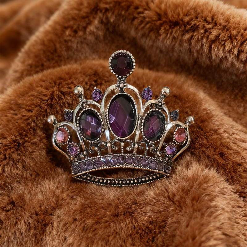 Queen's Crown Brooch - Franc purple craftsmanship