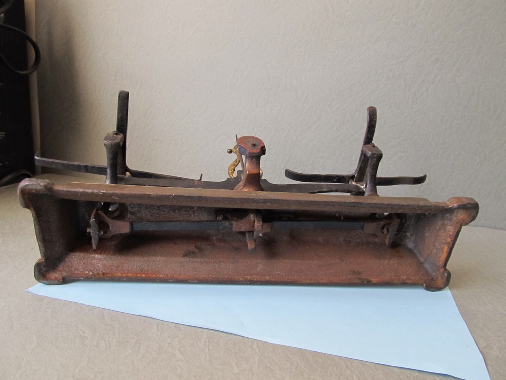 Antique Force 1 Kilo.G Cast Iron Balance Scale