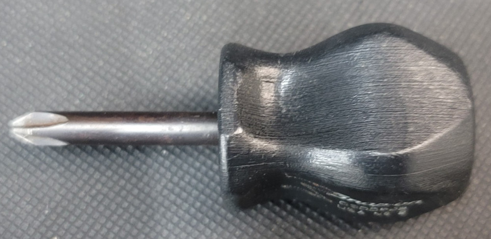 Snap On Tools USA #2 Phillips Black Stubby Hard Handle Screwdriver GSDDP22