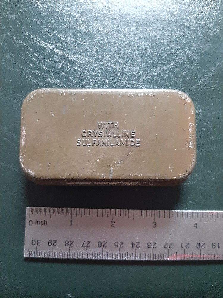 WWI WWII Type FIRST AID PACKET TIN - Bauer & Black - Carlisle Model - Good Shape