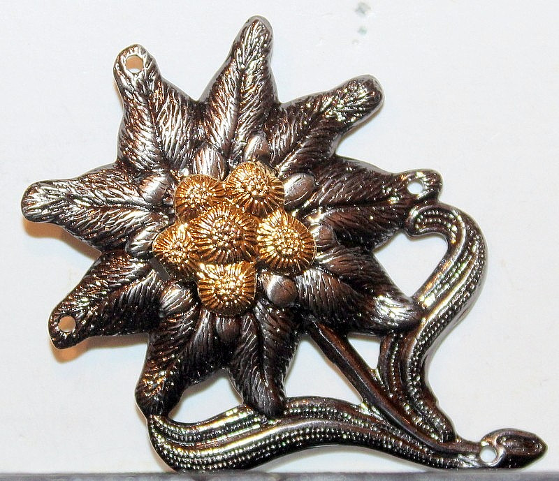 German Mountain Troops Gebirgsjäger Edelweiss Insignia Hat Cap Device Badge