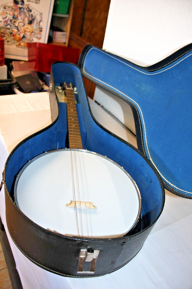 Harmony 4800 4 String Open Back Banjo With Case