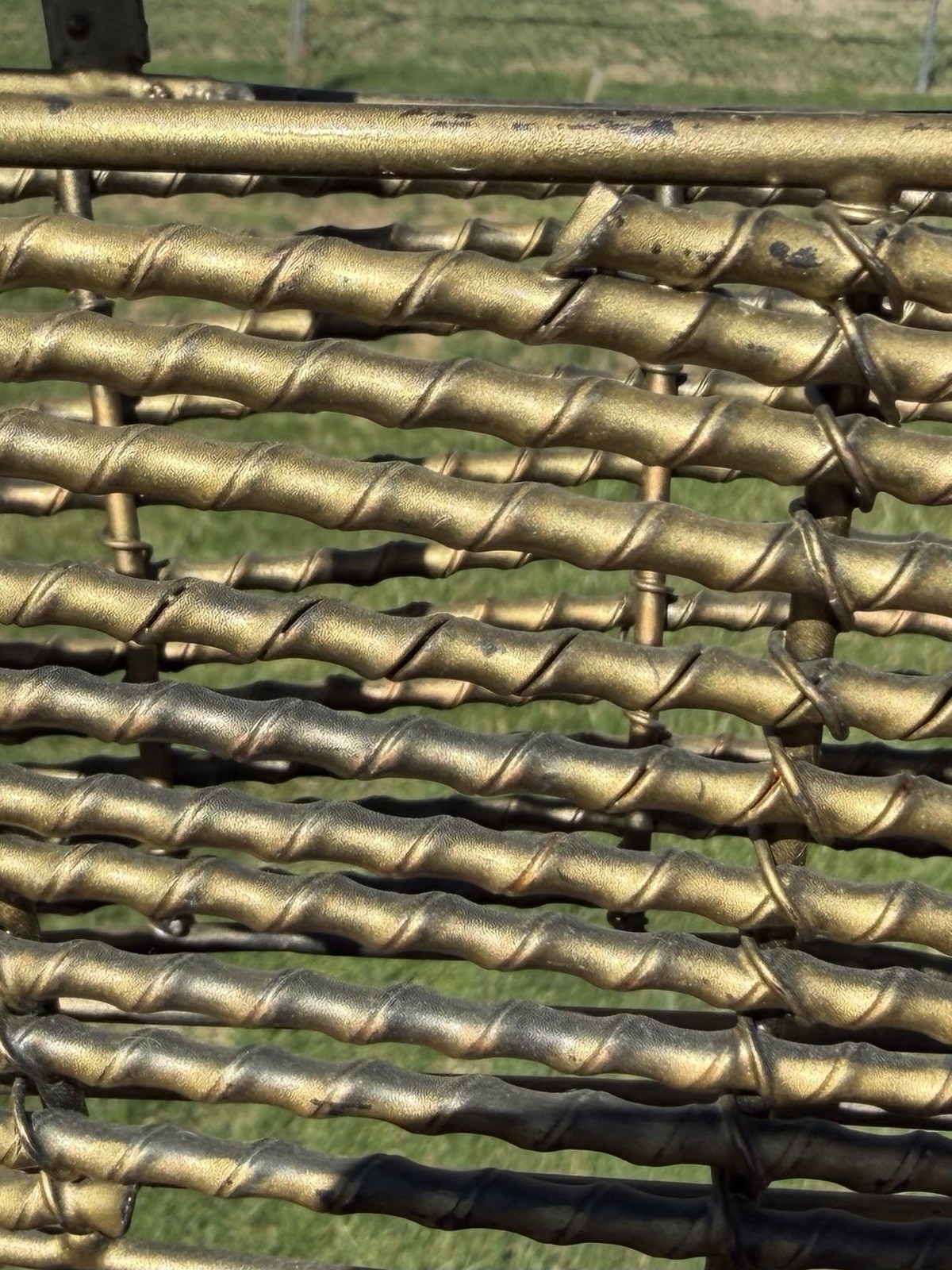 French Brass Finish Metal Twisted Or Rope Texture Wine Bottle Caddy 10.5”L