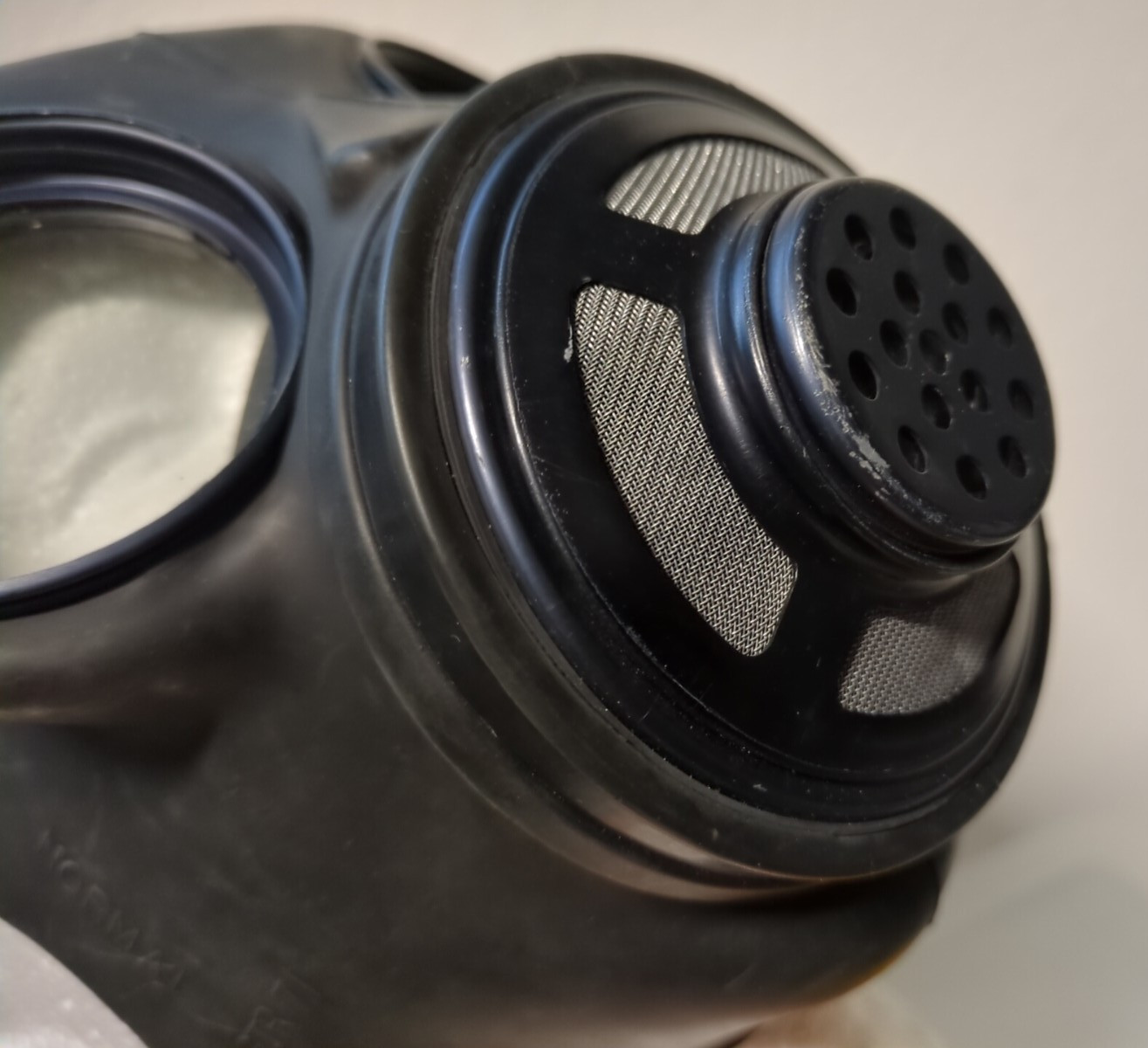 Canadian C3 60mm Gas Mask & Sealed US M11 Filter - Medium Triangle Nose Variant