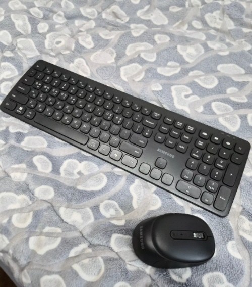 Samsung SP-1800QG Wireless Bluetooth Silent Keyboard & Mouse Combo—Multi-Pairing