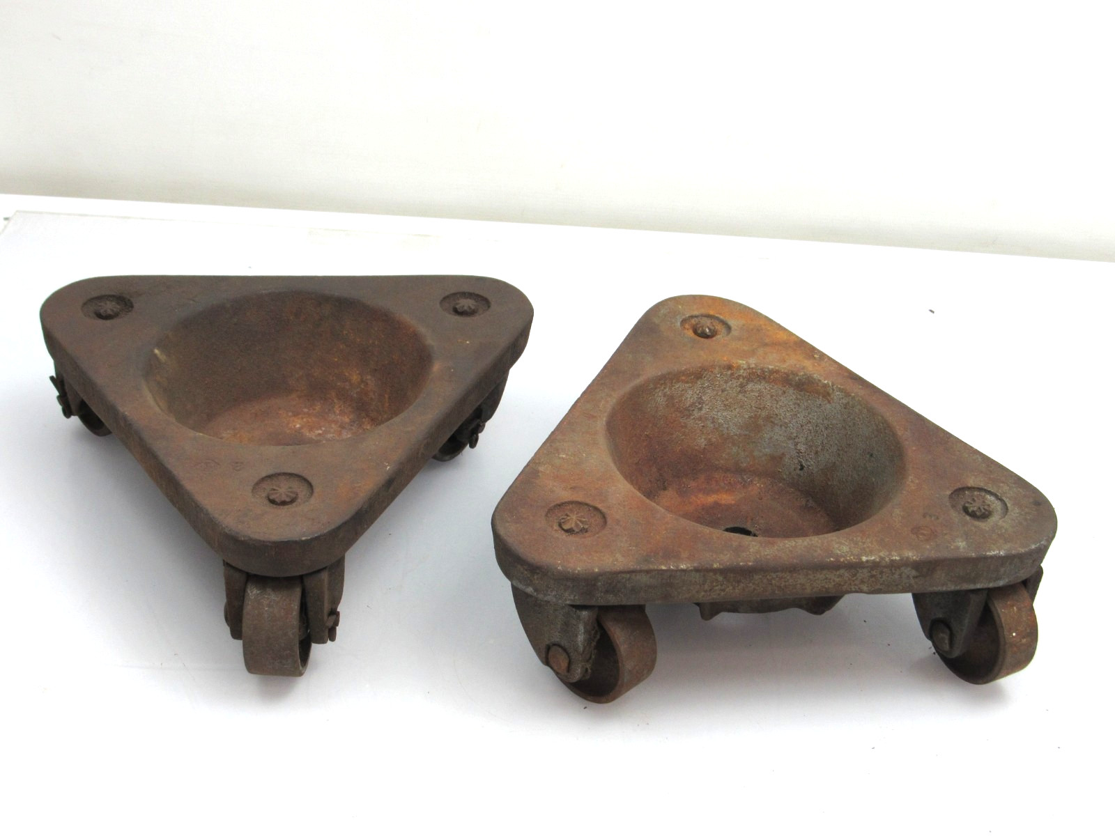 2 Vintage Bond Manheim 2127 Cast Iron Triangular Cup Dolly