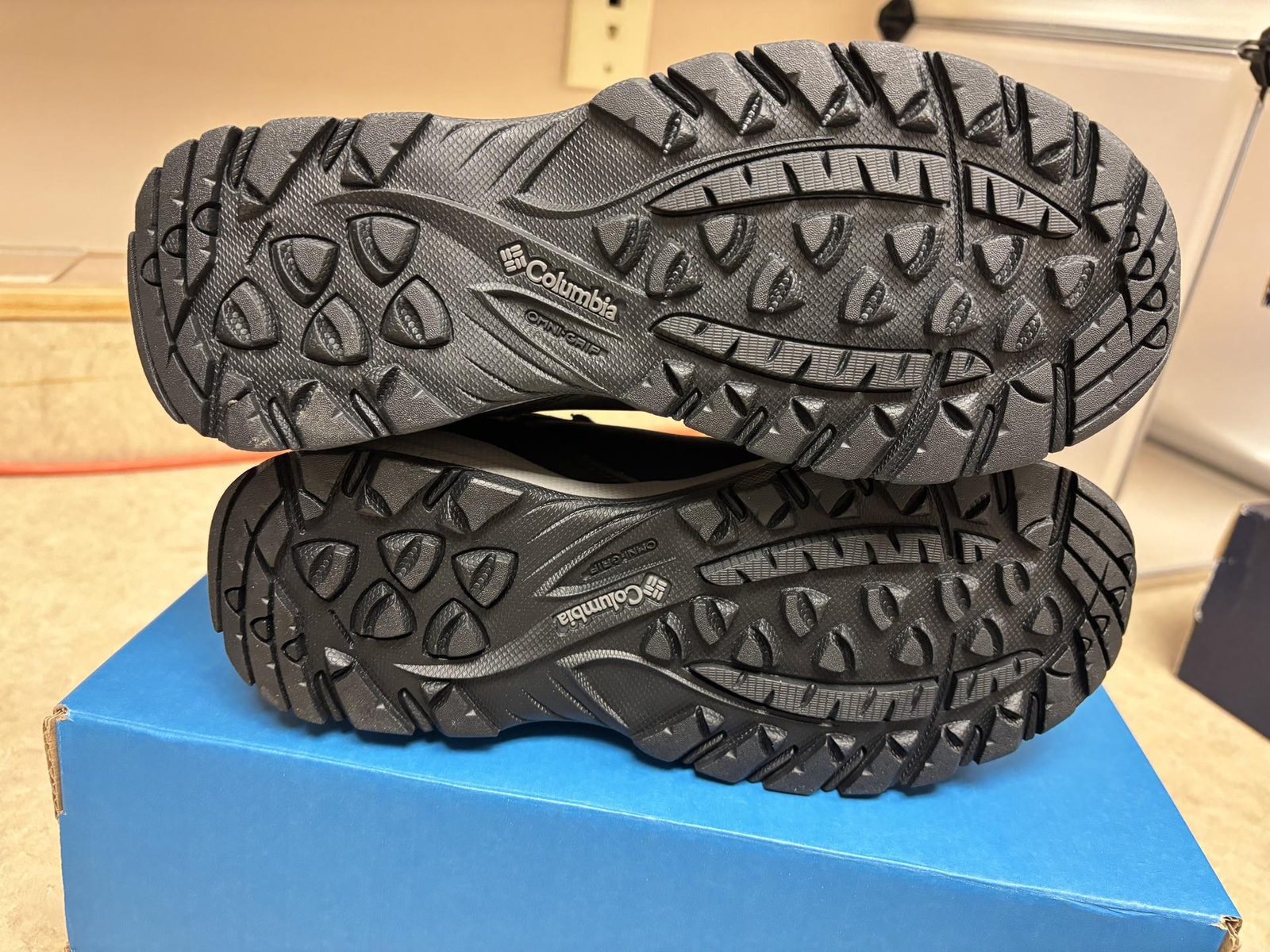 Columbia Women Newton Ridge Plus Hiking Boot WIDE BK3783-010 Black/Poppy Red