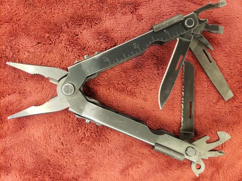 🔪 Gerber Multi Tool Black Needlenose MP600