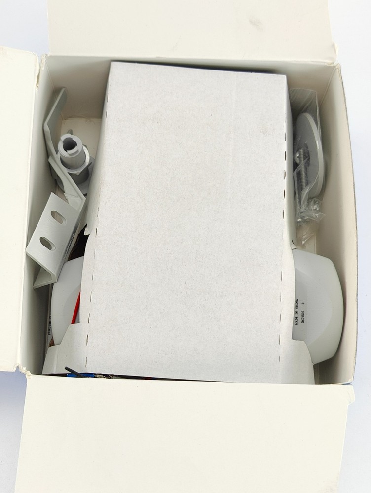 Leviton OSW12-M0W Multi-Tech Wall Mounted Motion Sensor 24VDC