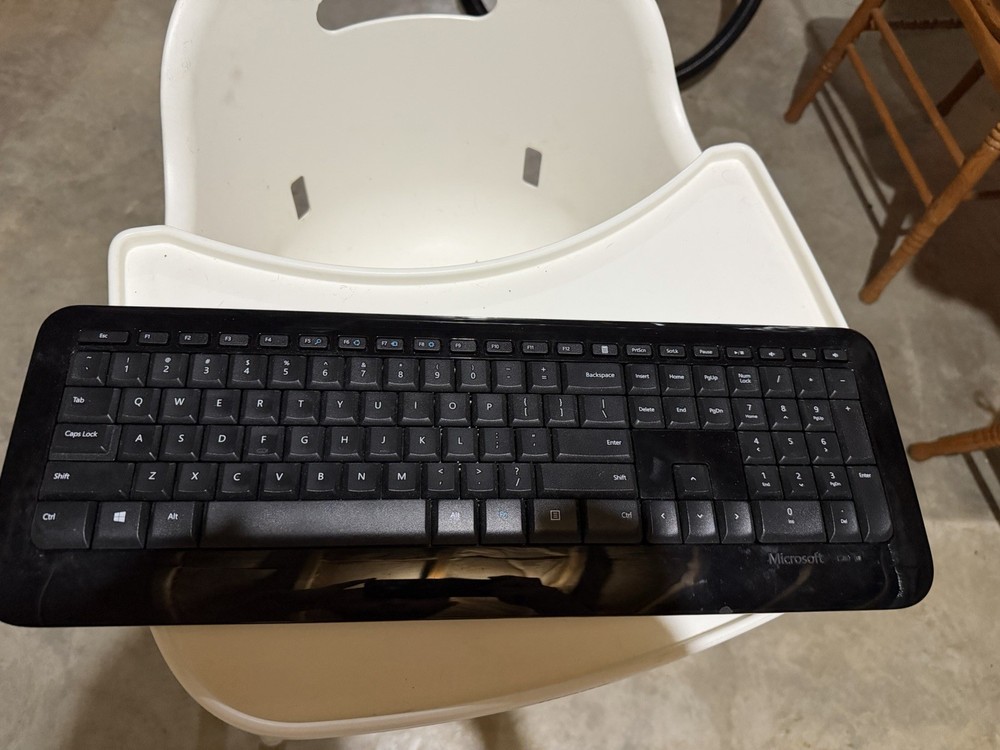 Microsoft Wireless Desktop Keyboard and Mouse Set