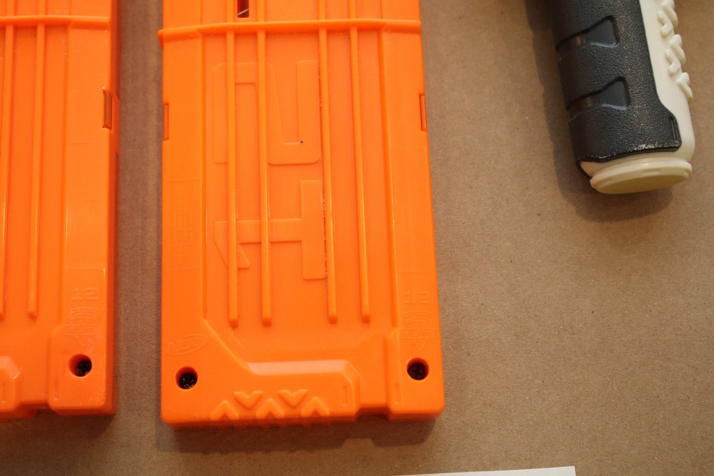 Nerf Modulus Regulator 3 Attachments with 2 magazines 12-dart clips
