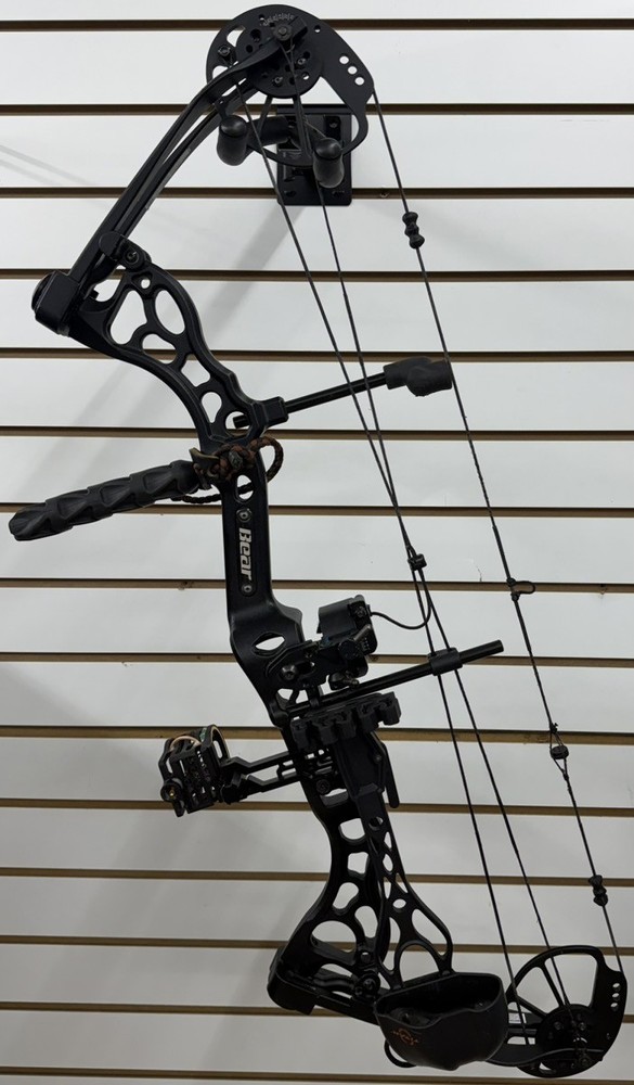 Bear Archery Pledge RH Compound Bow 29" 70# (MAC002047)