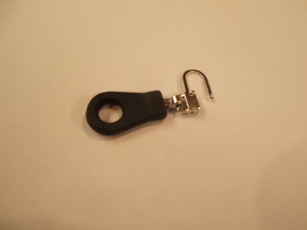 UNIVERSAL ZIP HANDLE CLIP ON REPLACE BROKE HANDLES MOTORCYCLE CLOTHING ZIP PULL