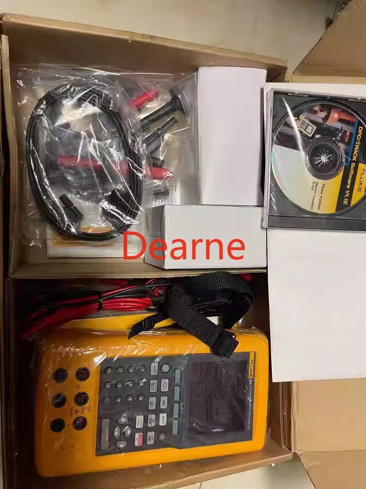 Fluke 744 Documenting Multifunction Process Calibrator & Leads, Battery, Charger