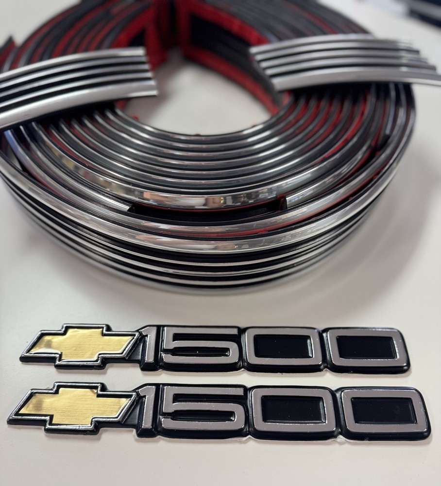 88-98 OBS Chevy Silverado Short Bed Molding PreCut Extended Cab w/2pc 1500emblem