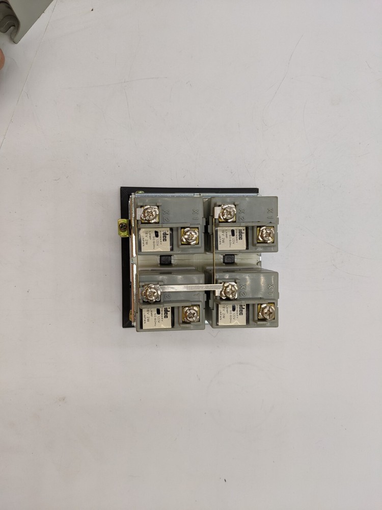 IDEC SLC40N-0202-TE12 Annunciator Panel Display Module 4 Section 2x2