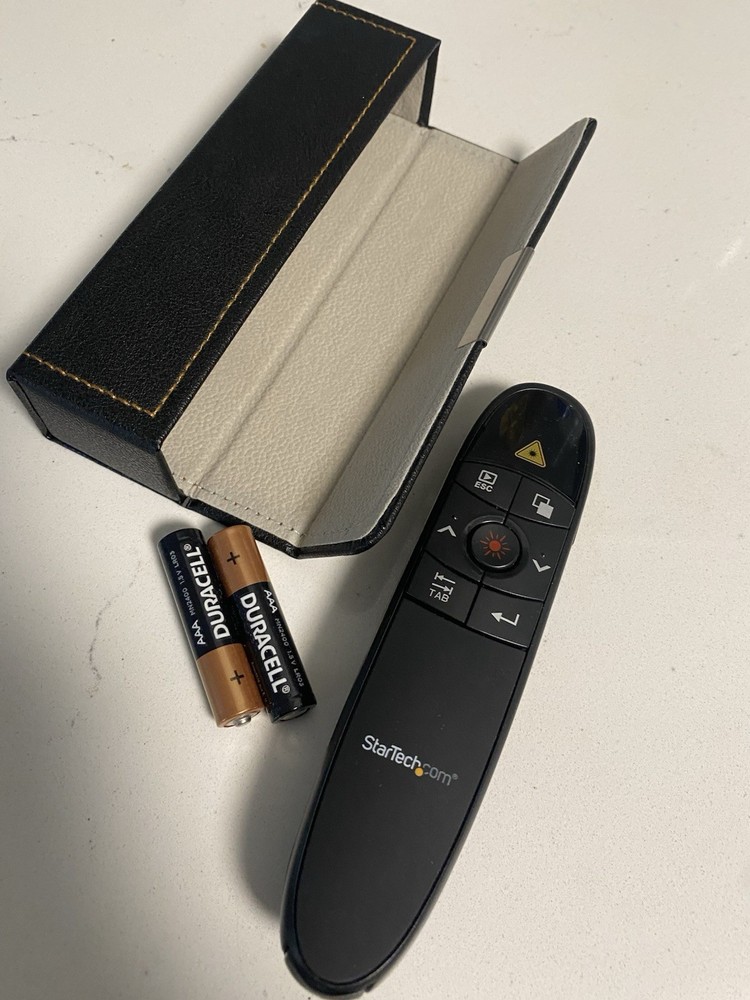 StarTech Wireless Presentation Remote With red Laser Pointer - 90ft (27m)