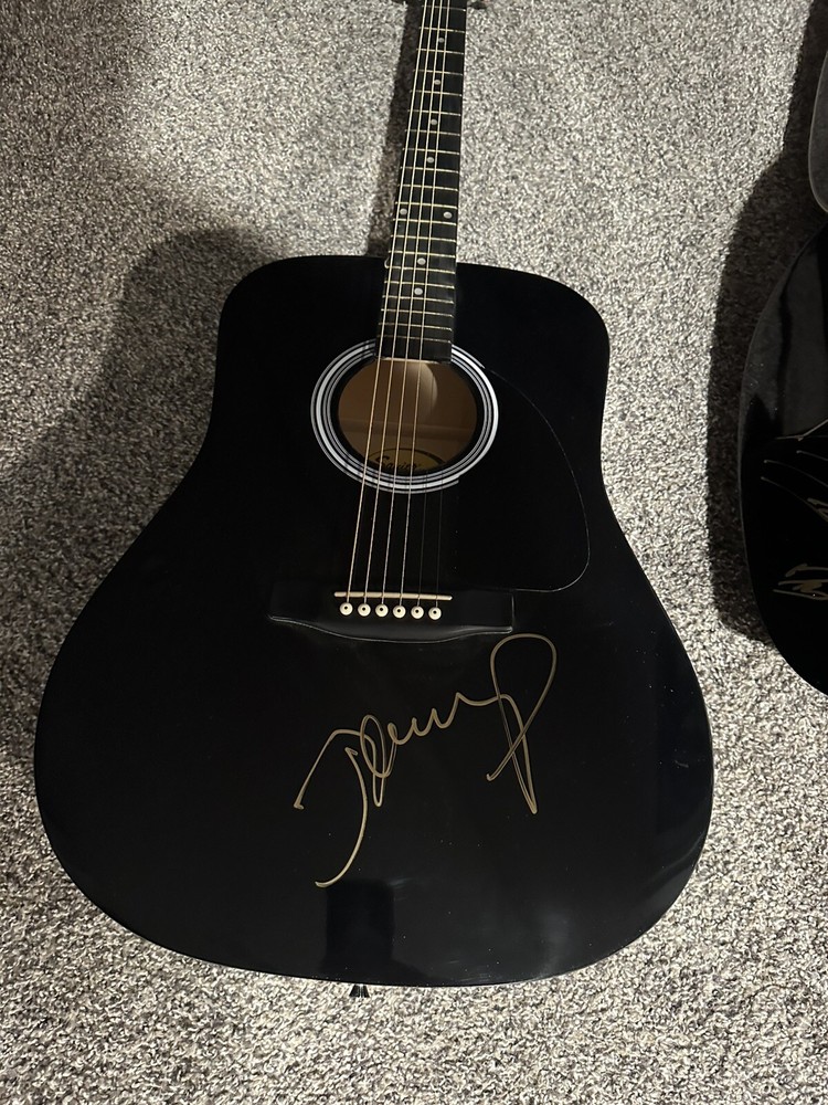John Mellencamp Signed Guitar(jsa)+proof