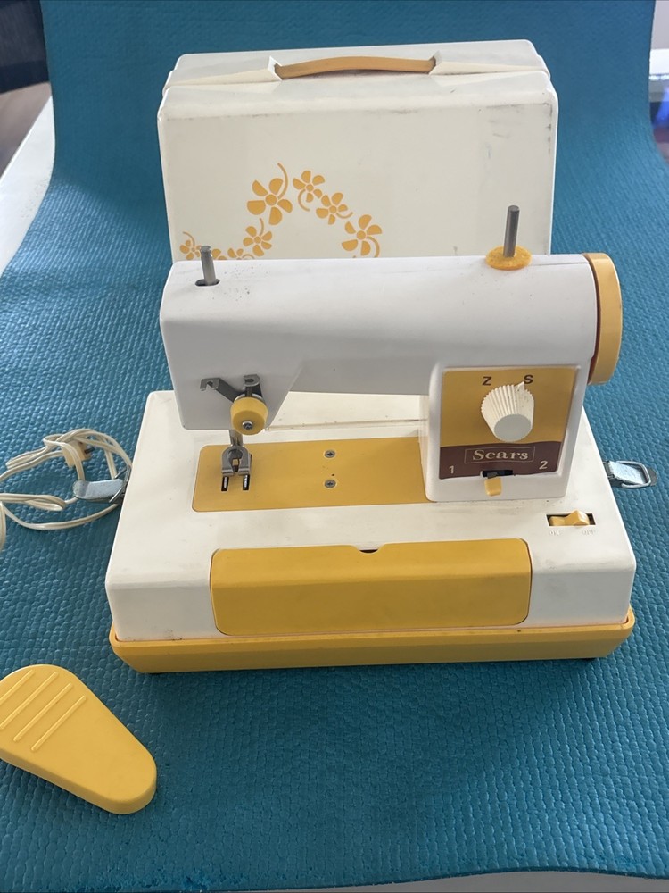 1970's Sears Best Zig Zag Sewing Machine Kids Size (Doesn't Work))