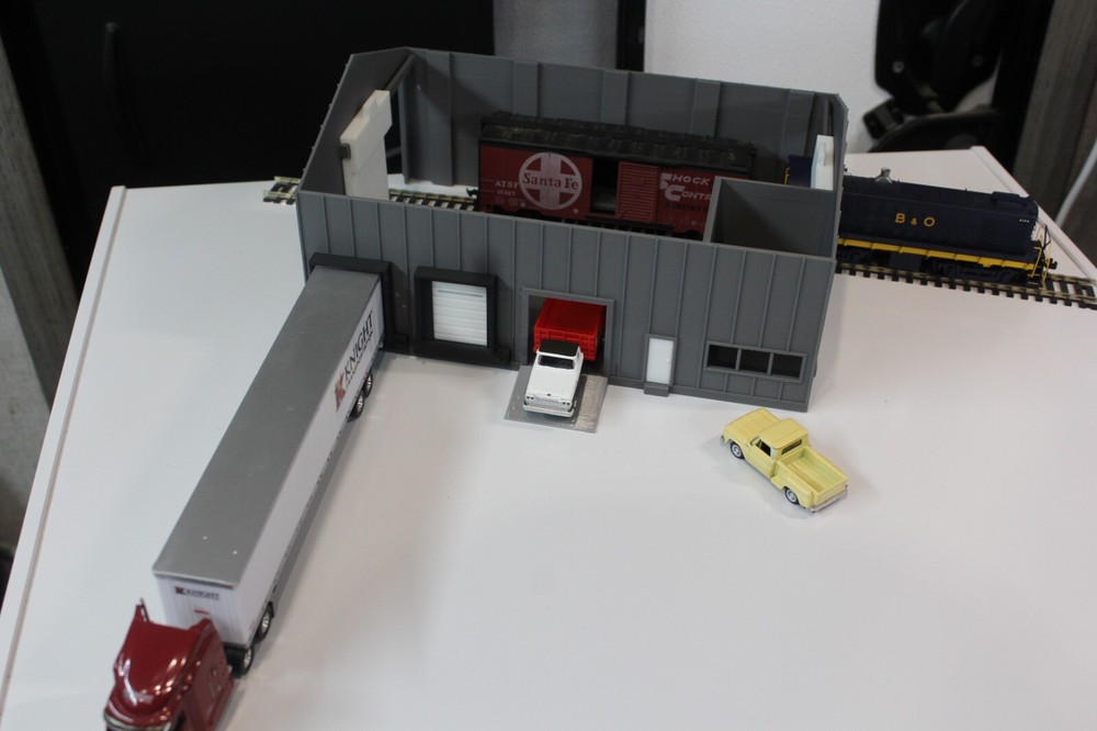 224166 HO- Scale Product transfer building