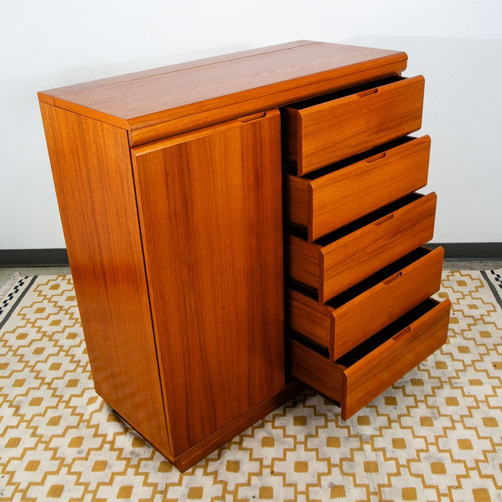 Mid Century Danish Modern Gentlemans Chest Dresser 7 Drawer Teak Vanity Denmark