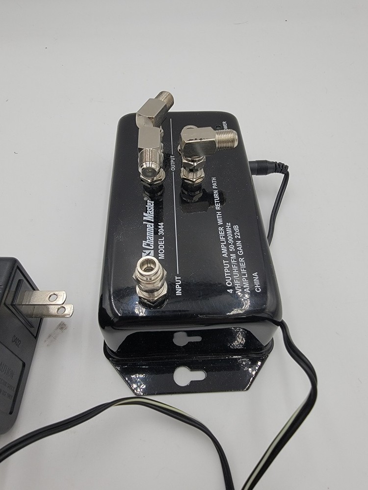 Channel Master 4-Set Indoor Distribution Amplifier Model 3044 w Return Path
