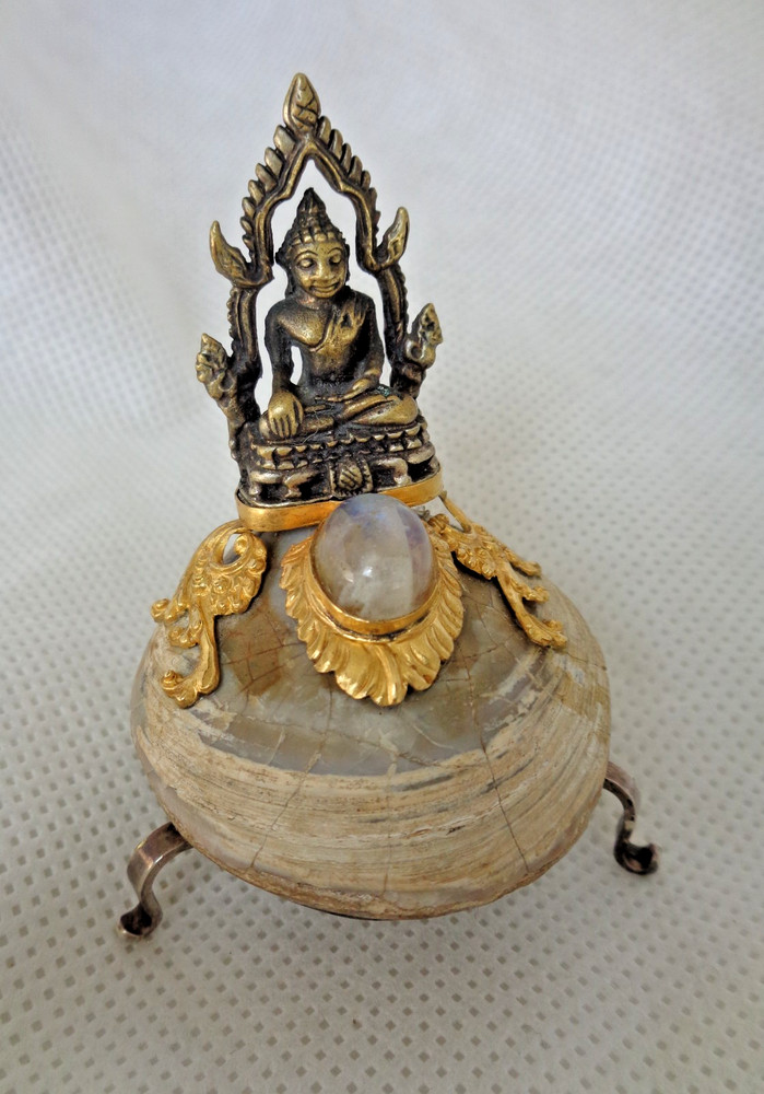 EASTERN SOLID SILVER MOUNTED MOONSTONE & BUDDHIST DEITY ON FOSSIL SHELL ALTAR
