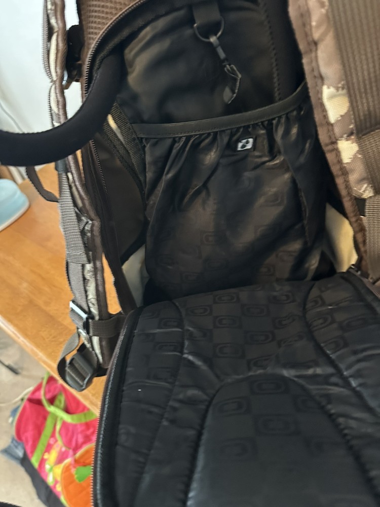 Ogio Hydration Backpack 2 Liters 70 Oz