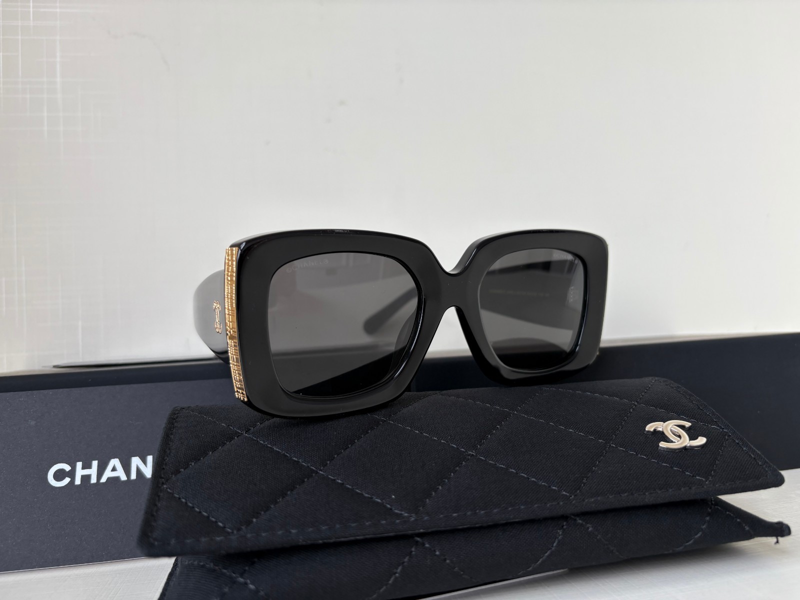 😊Authentic CHANEL 5435 POLARIZED BLACK & WHITE RECTANGLE SUNGLASSES