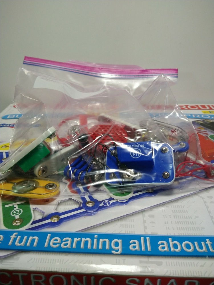 Elenco Snap Circuits SC300 Electronics Kit