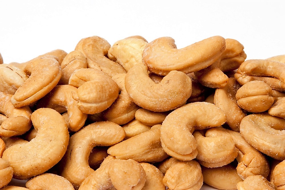 Fresh Roasted and salted Cashews kernels 320 ct Bulk