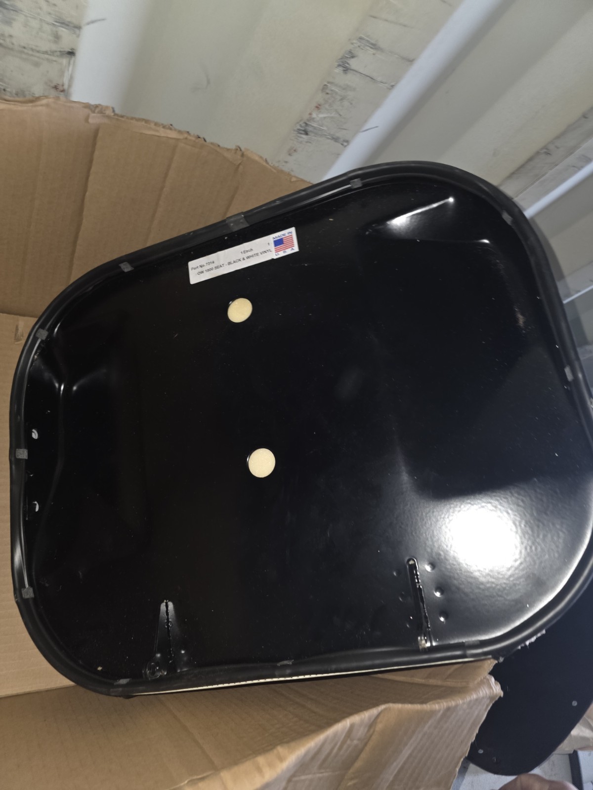 Oliver White 1800 Seat White Black 7315 7314 Made In USA NOS Open Box