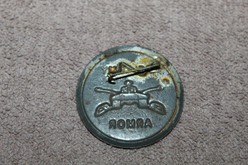 Original WW2 "U.S. Army Armor" Cavalry Round Tin Badge w/Rear Pin