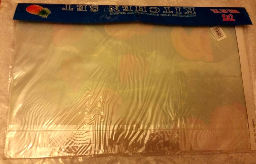 12 pc Thin Plastic Kitchen Set: 6 PLACEMATS & 6 COASTERS, APPLES & FRUITS