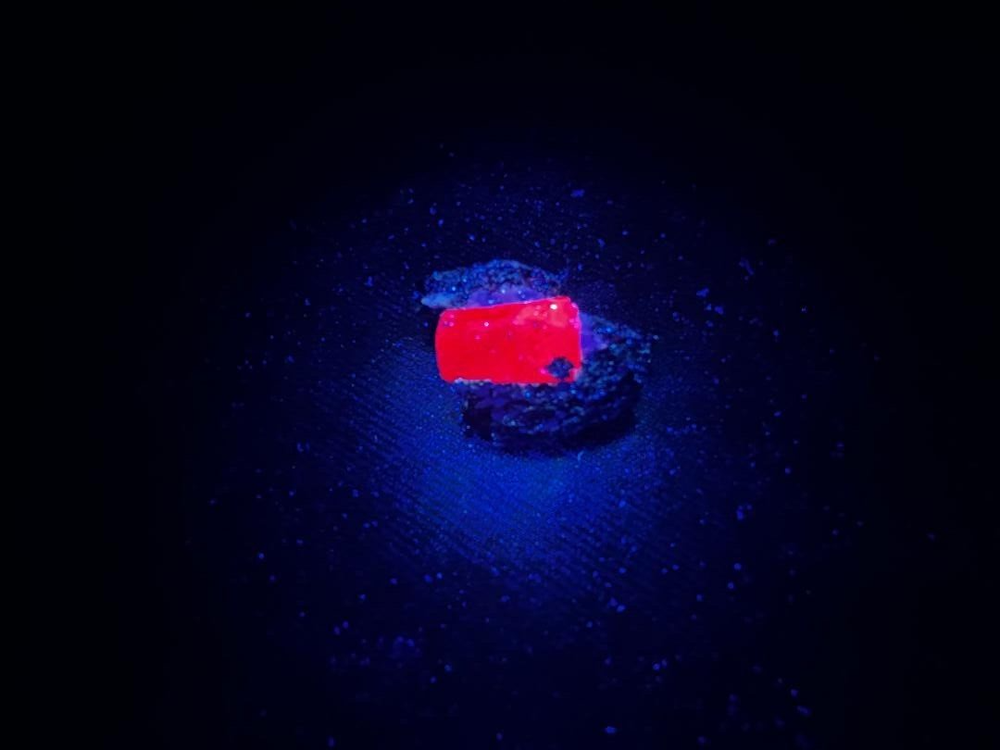 KB: FANTASTIC!! LW FL. RED RUBY XL. FROM MADAGASCAR