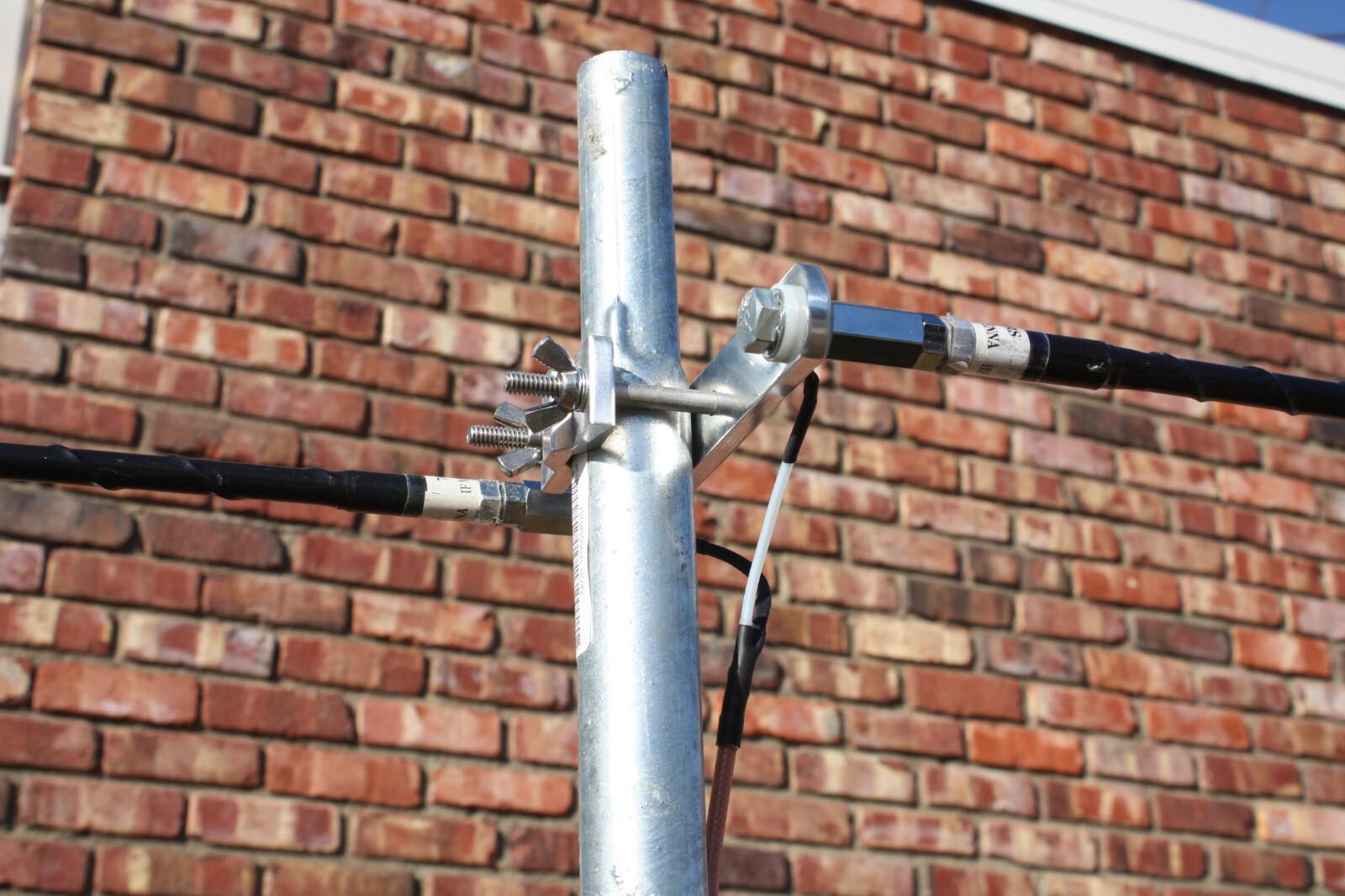 HF Hamstick Mini Dipole Mount for 2 hamstick antennas, for base or portable use