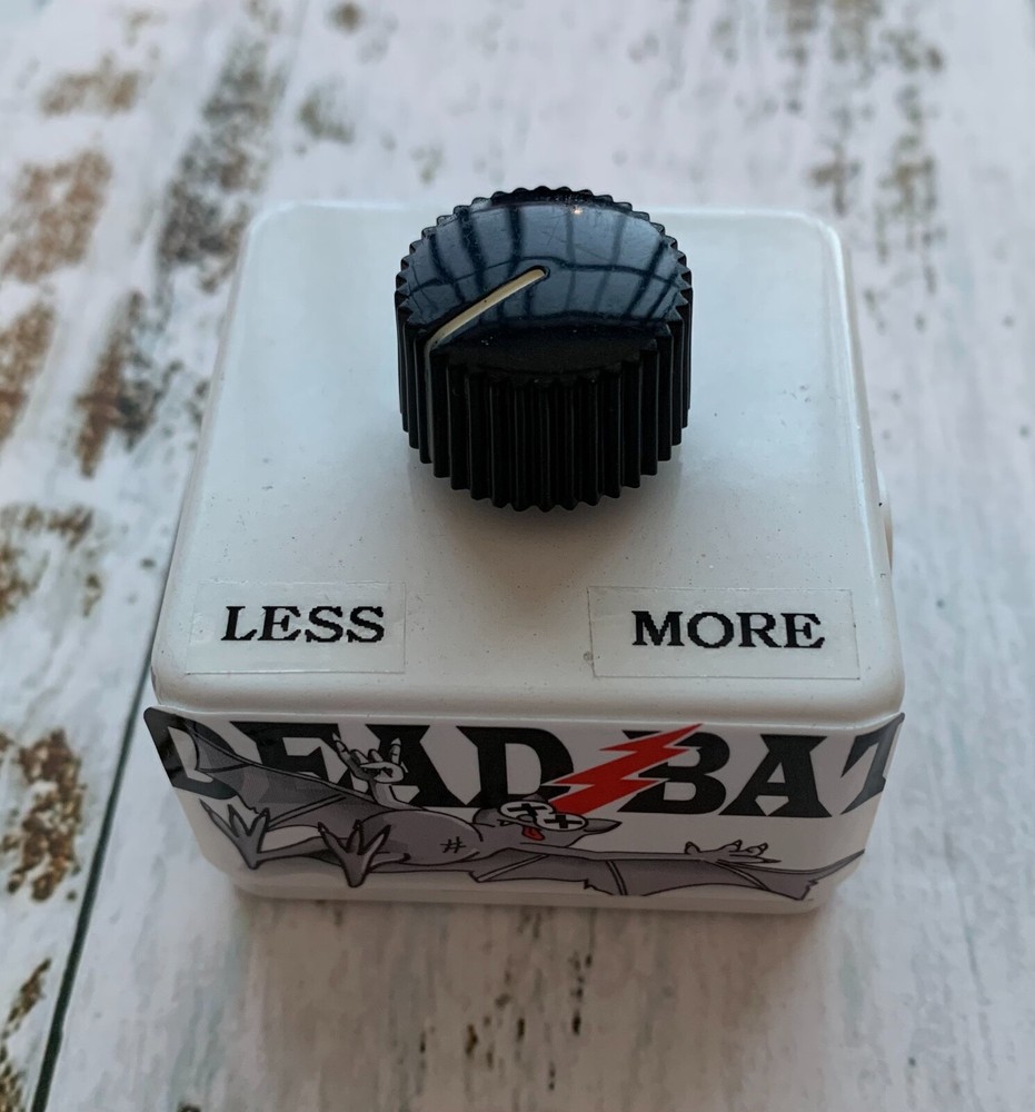 Alchemy Audio "Dead Bat" Dying 9 Volt Battery Simulator Effect Pedal Voltage Sag