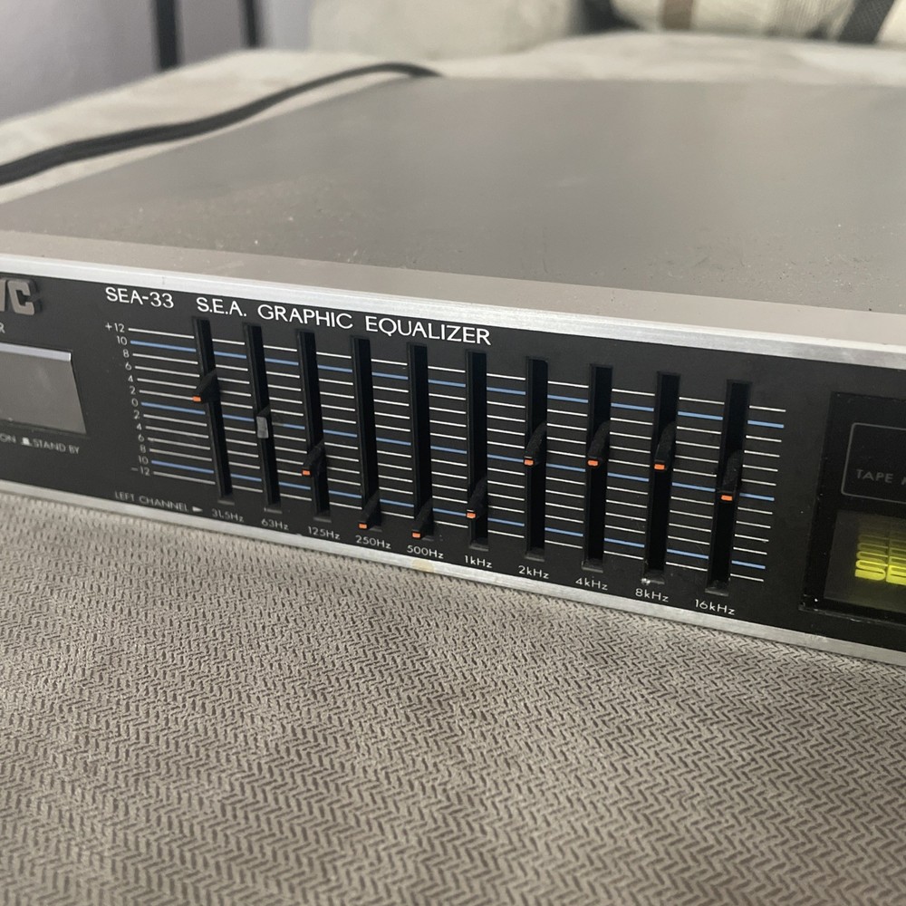 JVC SEA-33 Graphic Equalizer Lights Up Untested