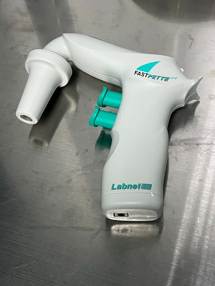 Labnet FastPette V2 Pipette Controller with Bench Stand and Charger, tested.